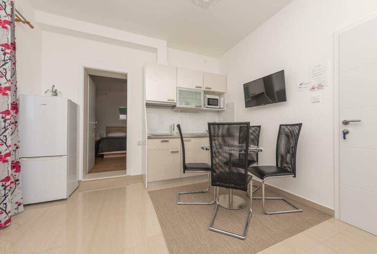 Apartmani Mona Макарська Екстер'єр фото