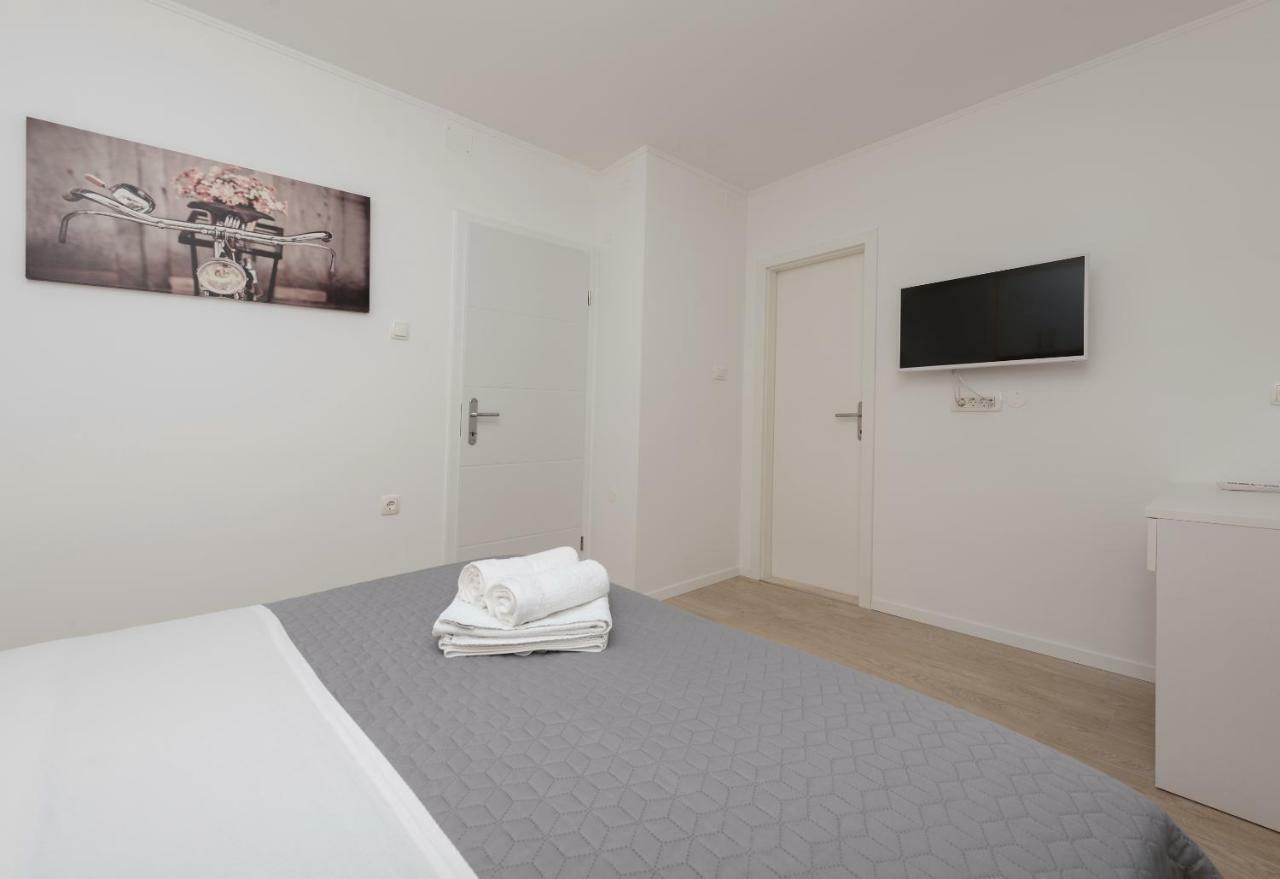Apartmani Mona Макарська Екстер'єр фото